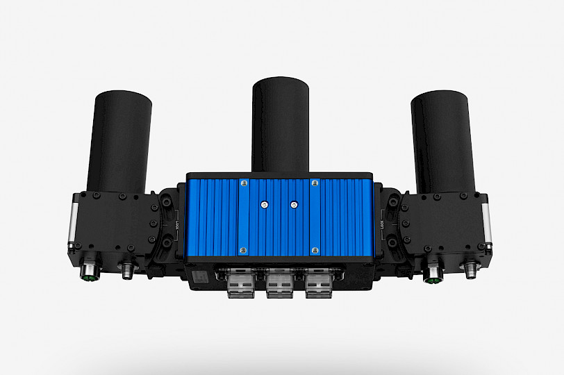 Obere Ansicht der Ensenso X30 3D Kamera mit Extender Profilen. In der mitte, dass in blauem mit Kührippen versehenen Projektormodul in einem Aluminiumgehäuse und daran seitlich die Kameras montiert.