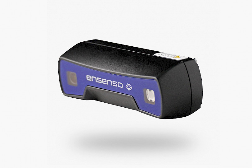 Schwarzes Kameragehäuse mit blauer Front. 3D Ensenso Kamera Modell S10.