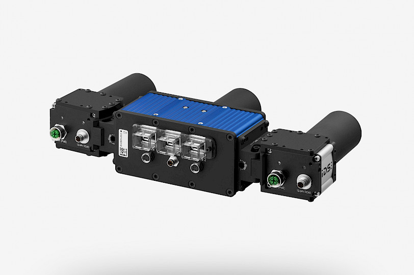 Rückseitige Ansicht der Ensenso X36 3D Kamera mit offenen Buchsen der Formate RJ45 und M12. In der mitte das Projektormodul und daran seitlich die Kameras montiert.